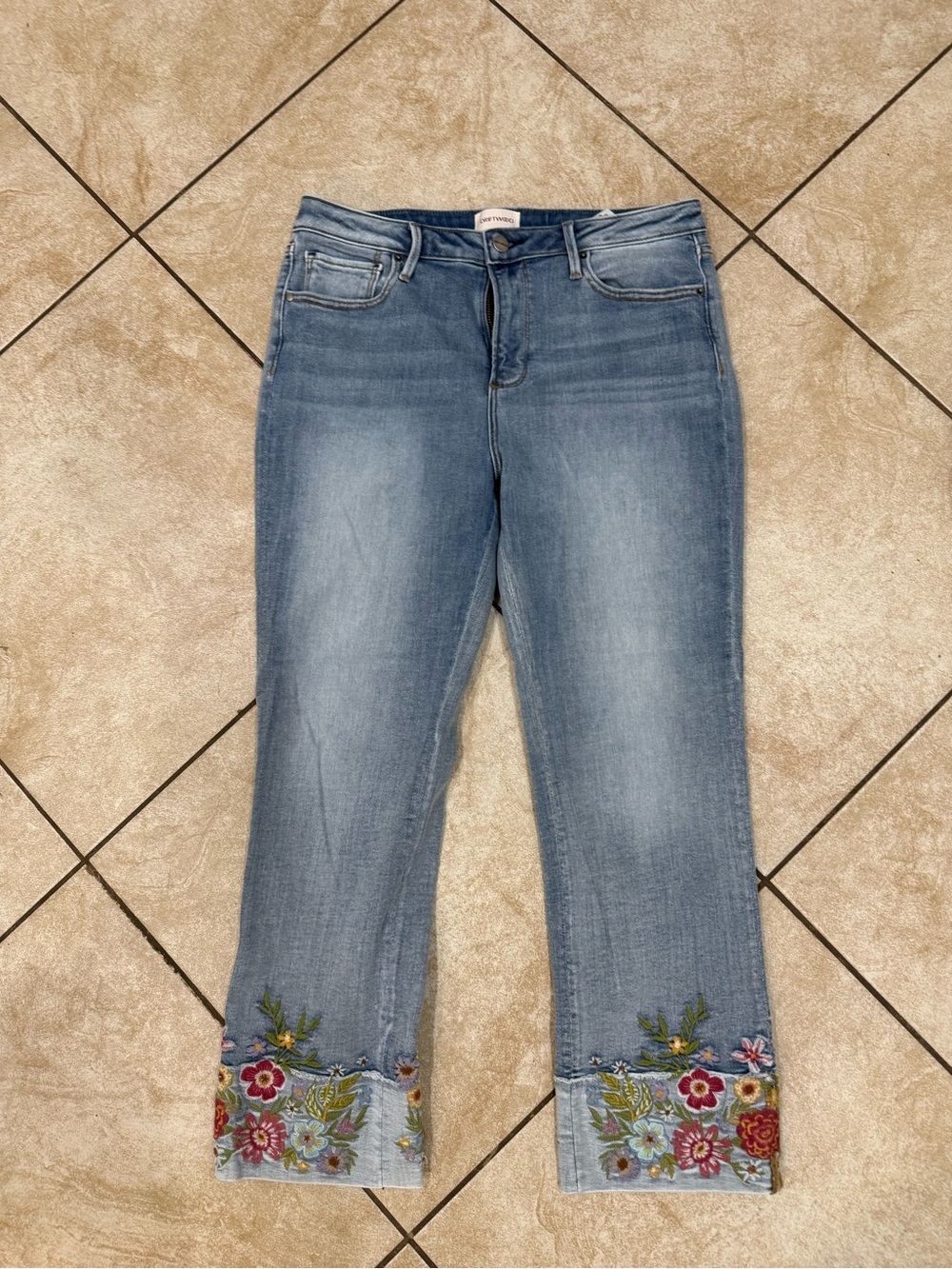 Driftwood Colette Stretch Denim Floral Embroidered Cuffed Cropped Straight Jeans - Picture 5 of 9